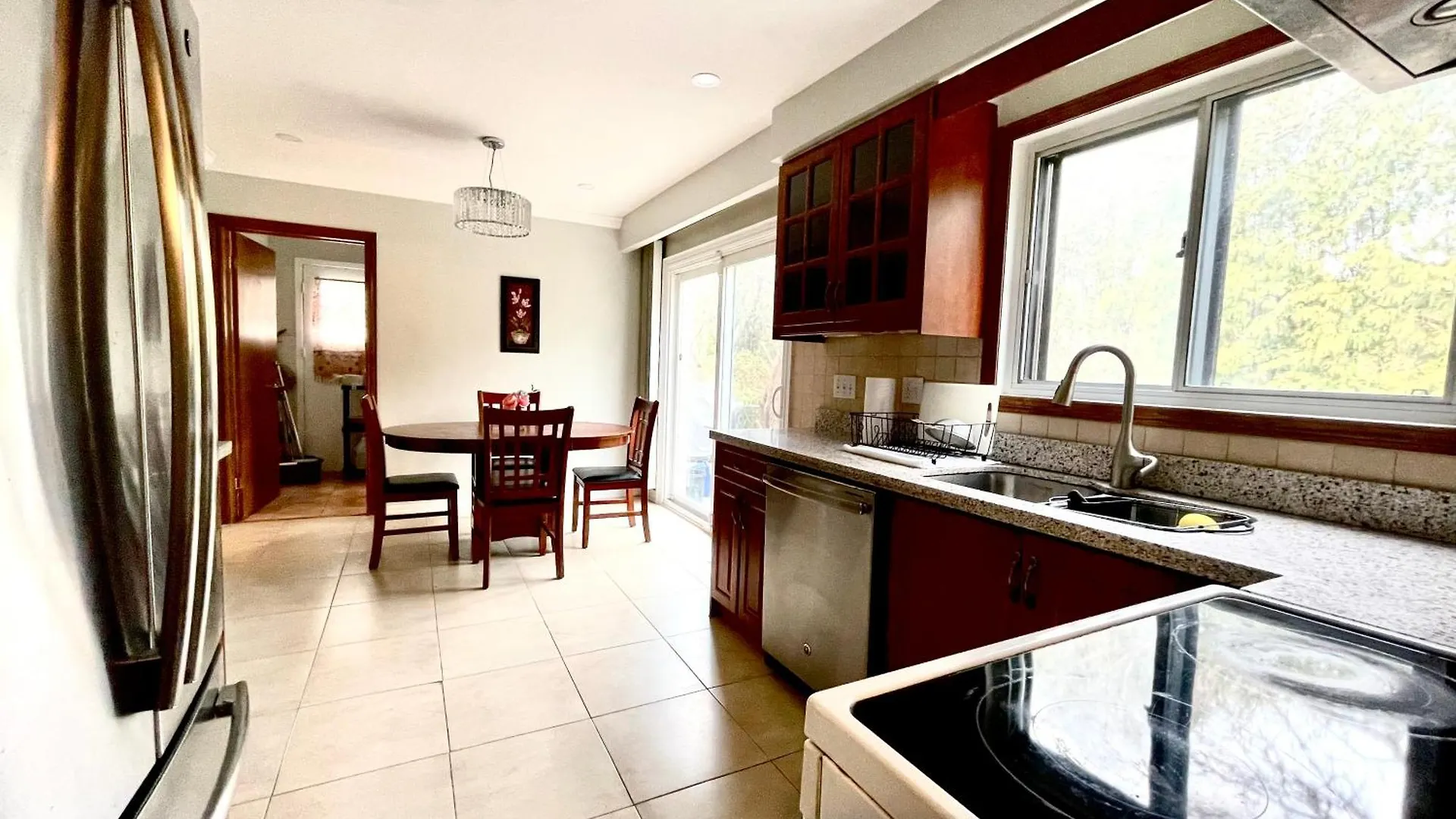 Vihome-768-Beautiful House Near Bayview And Cummer Toronto Homestay